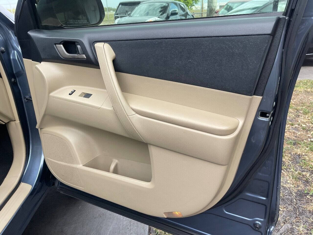 2011 Toyota Highlander  - $13,900
