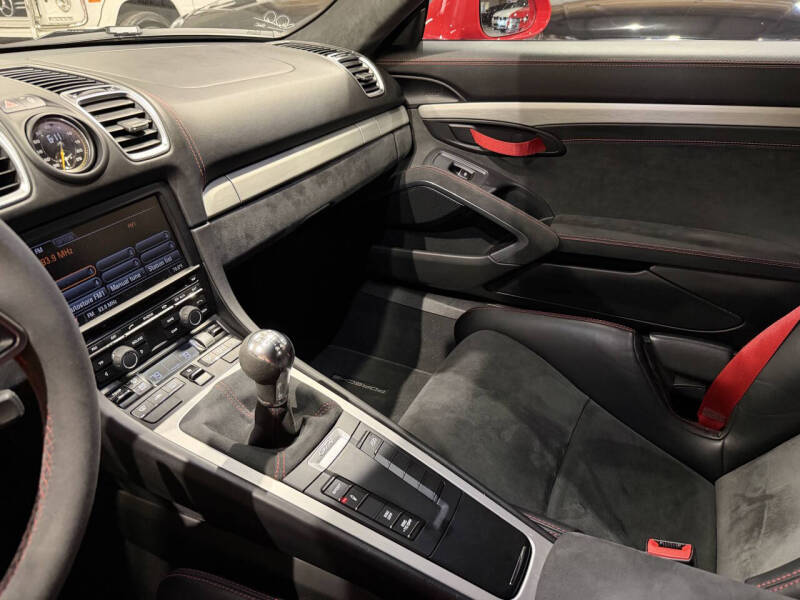 2016 Porsche Cayman GT4