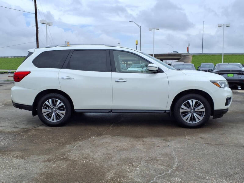 2020 Nissan Pathfinder SV