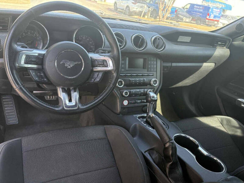 2017 Ford Mustang V6