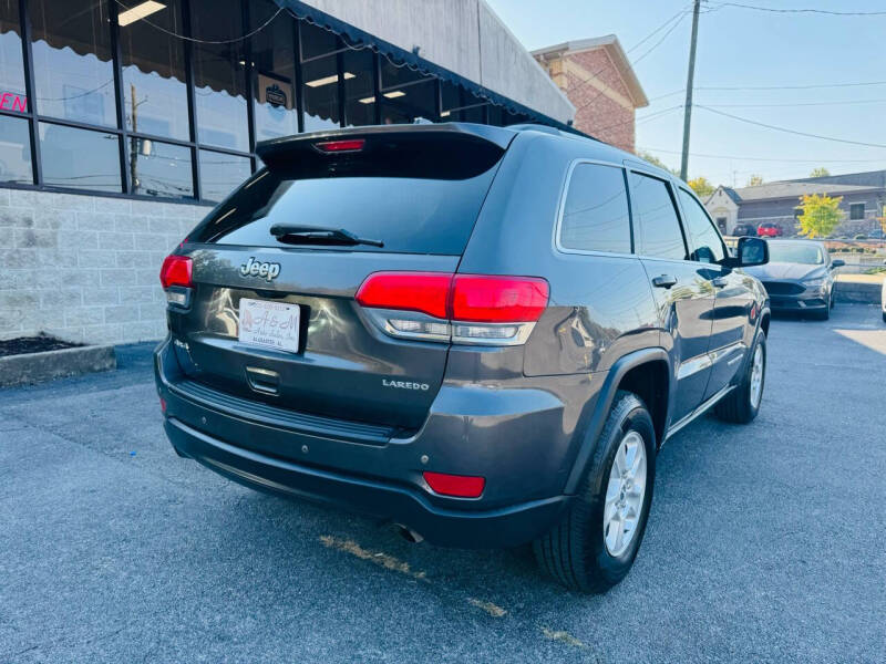 2016 Jeep Grand Cherokee Laredo E photo 3