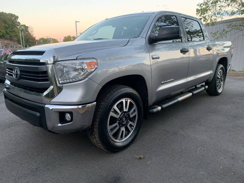 2015 Toyota Tundra null photo 2