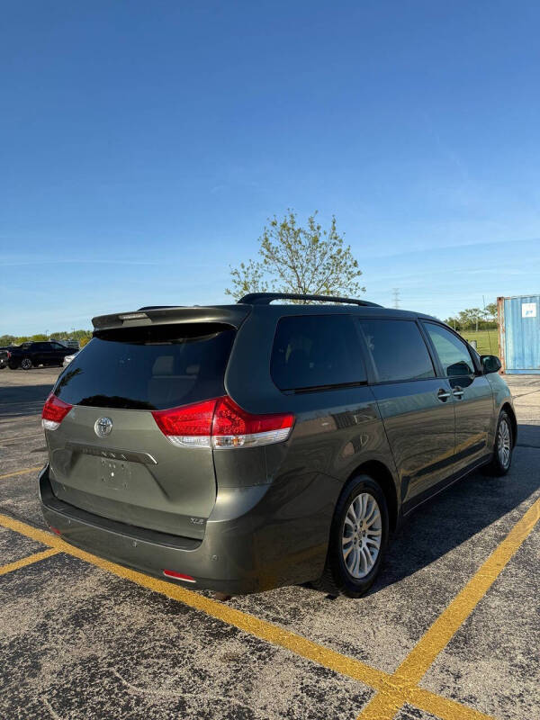 2013 Toyota Sienna XLE 8-Passenger