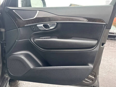 2018 Volvo XC90 T6 Momentum