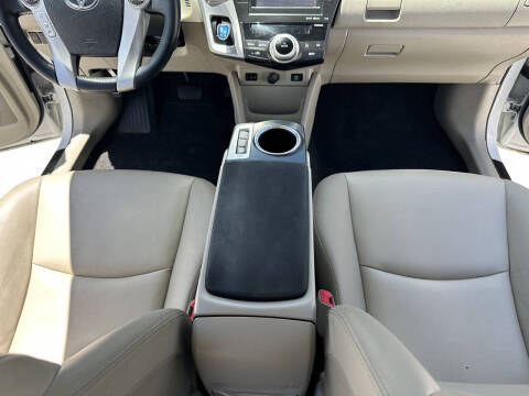 2013 Toyota Prius v Five