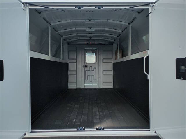 2025 Chevrolet Express 3500