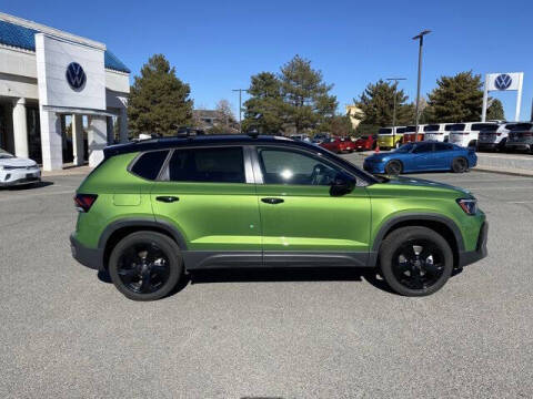 2025 Volkswagen Taos SE Black 4Motion