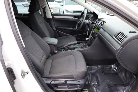 2014 Volkswagen Passat 1.8T S PZEV