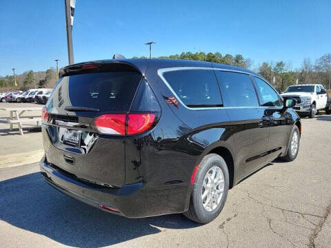 2025 Chrysler Voyager LX