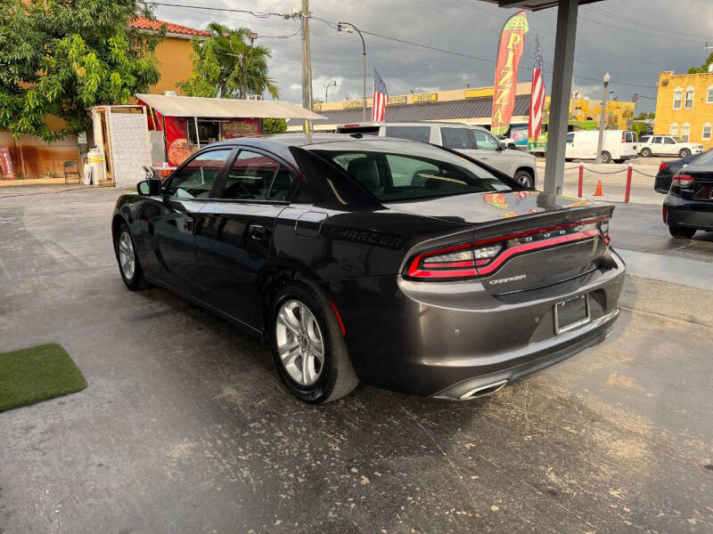 2021 Dodge Charger SXT photo 4