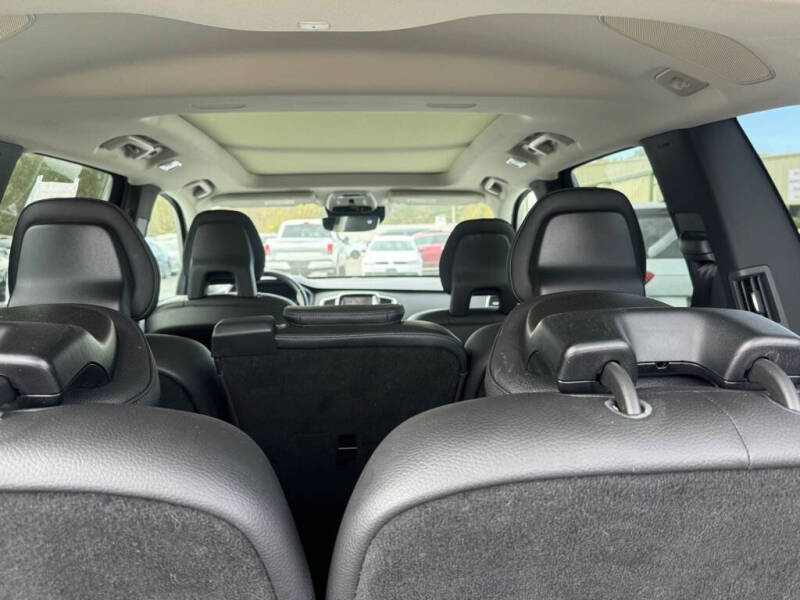 2016 Volvo XC90 T6 Momentum