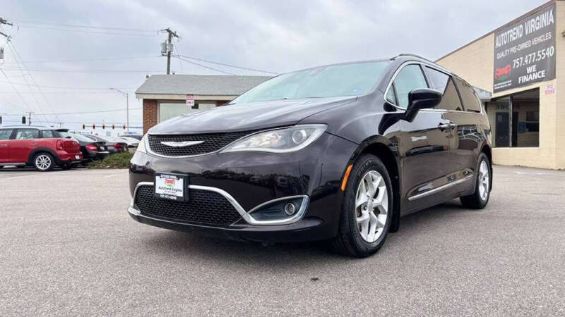2017 Chrysler Pacifica Touring-L