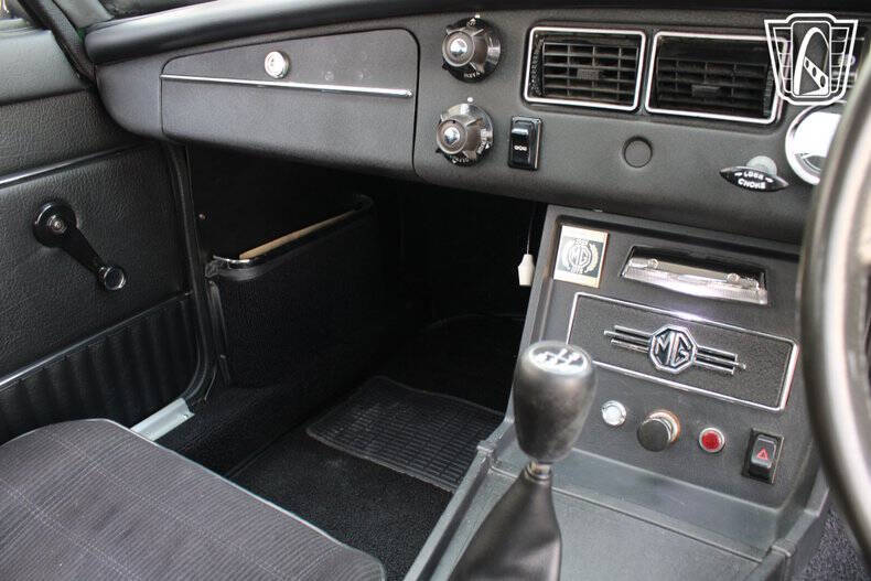 1975 MG B