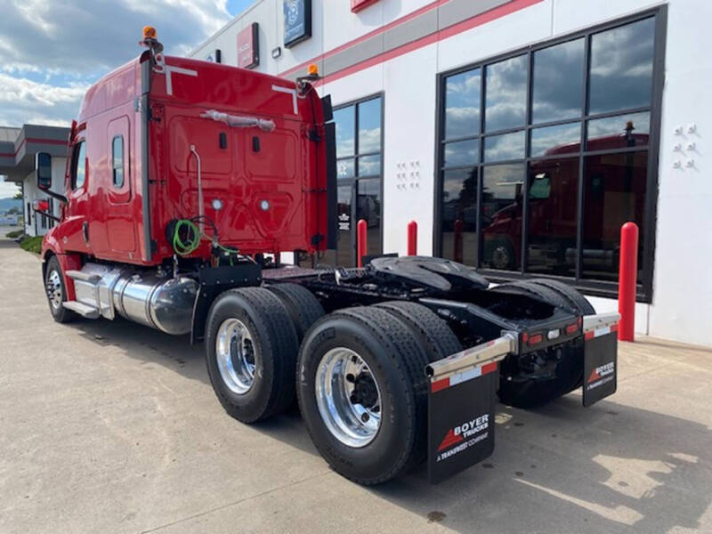 2025 Freightliner Cascadia