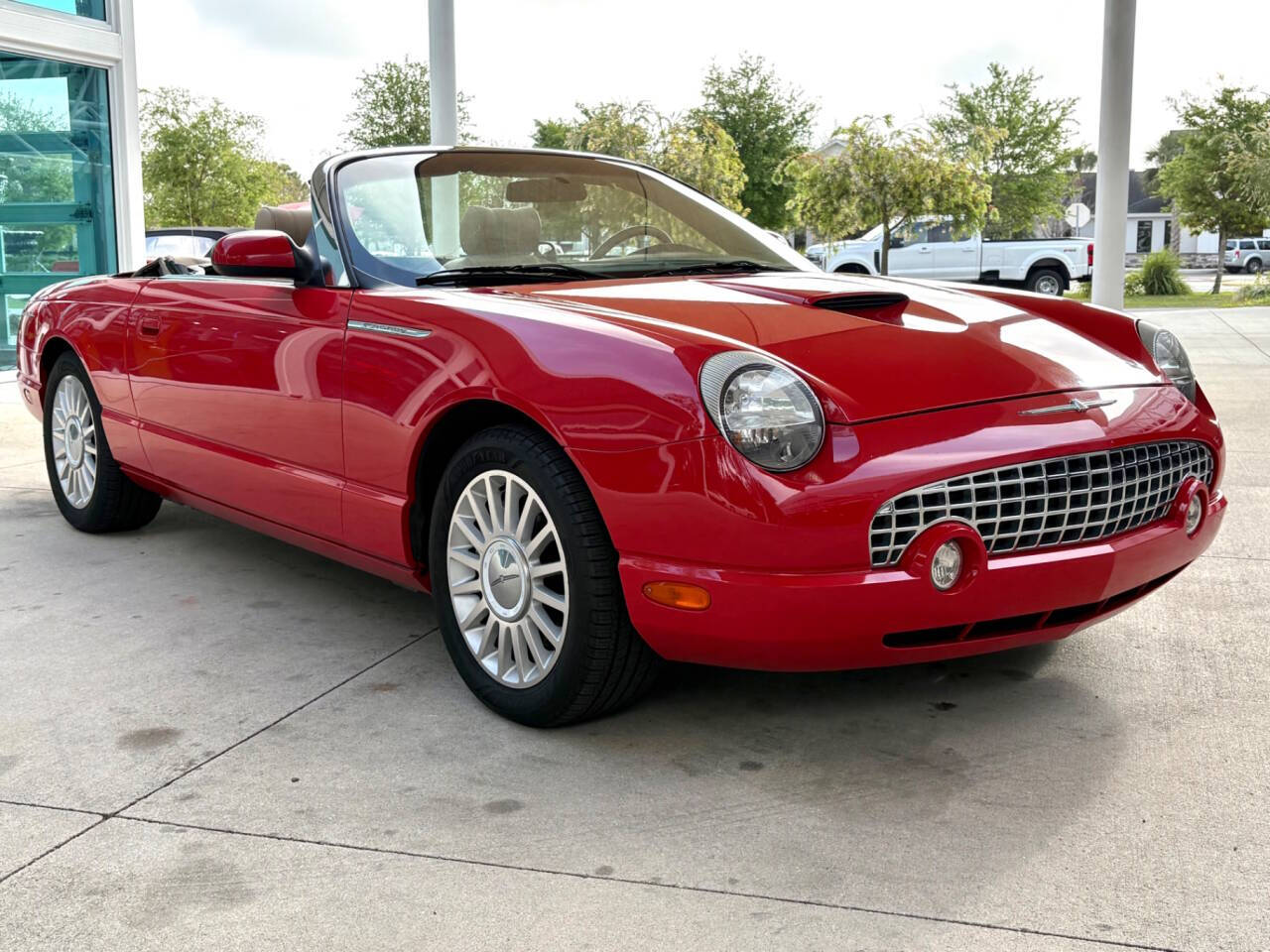 2005 Ford Thunderbird 4