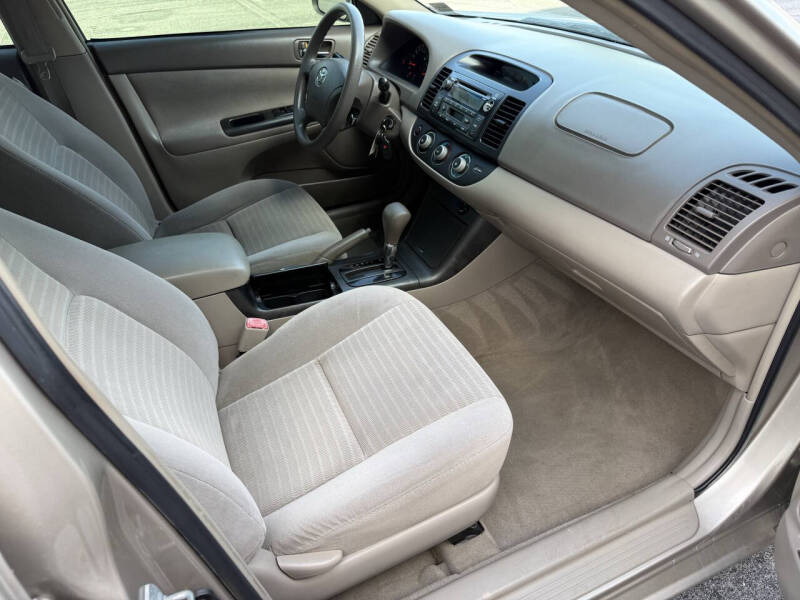 2005 Toyota Camry LE V6