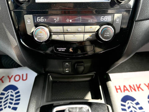 2017 Nissan Rogue SV