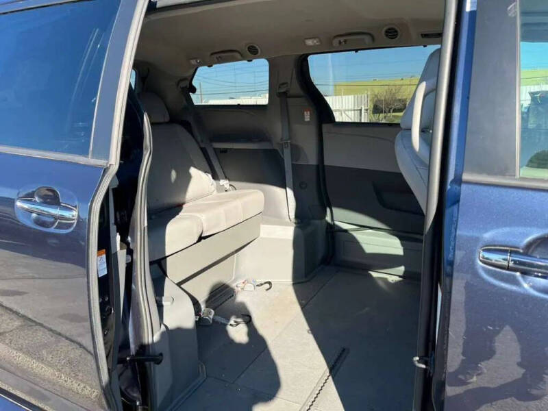 2019 Toyota Sienna XLE 8-Passenger