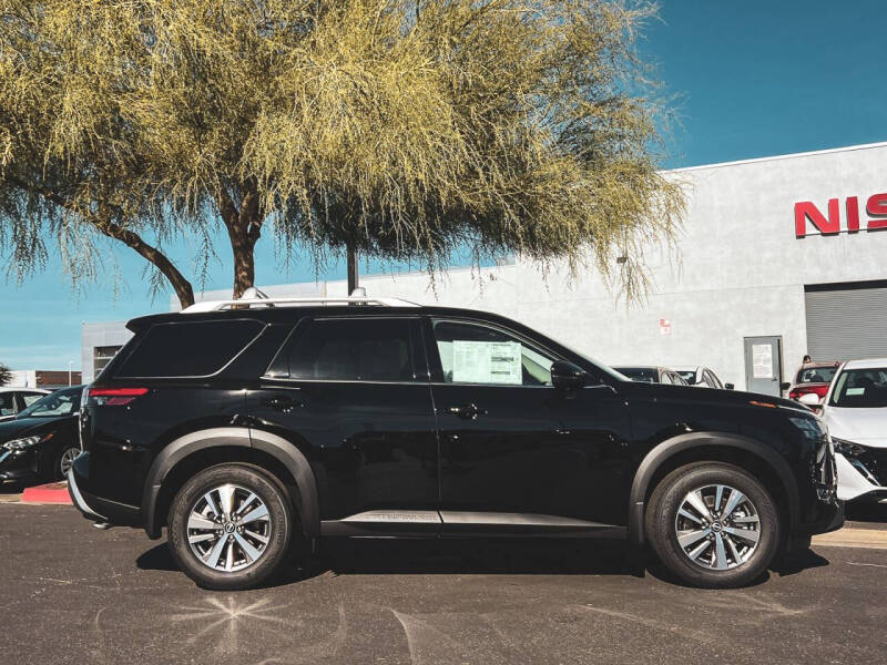 2025 Nissan Pathfinder SL