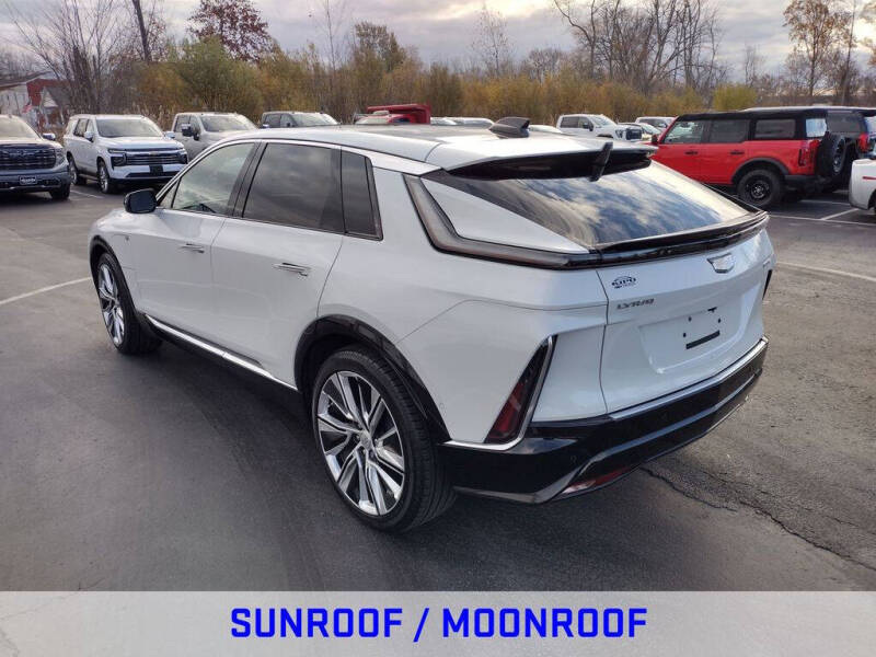 2025 Cadillac LYRIQ Luxury 3