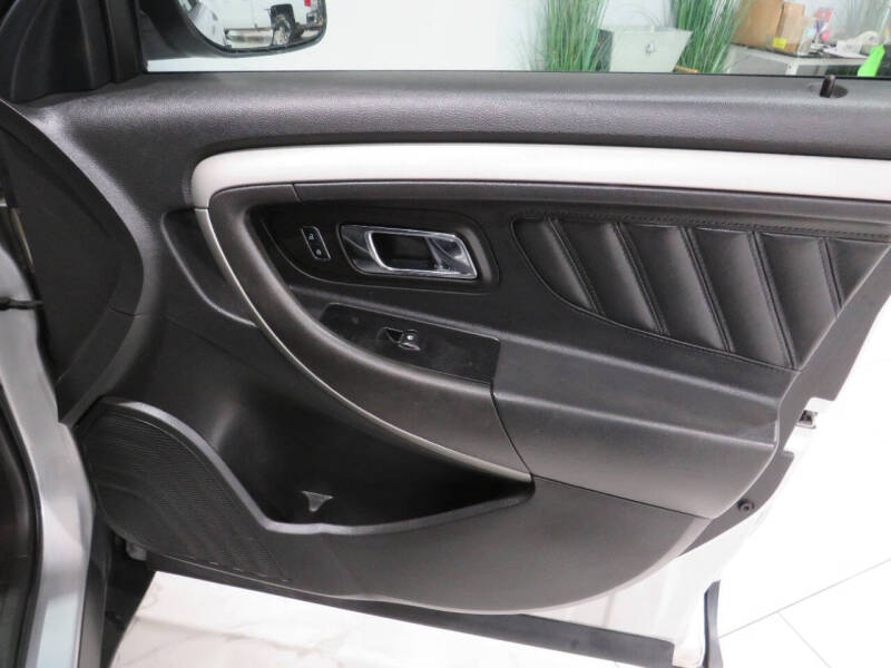 2015 Ford Taurus SEL