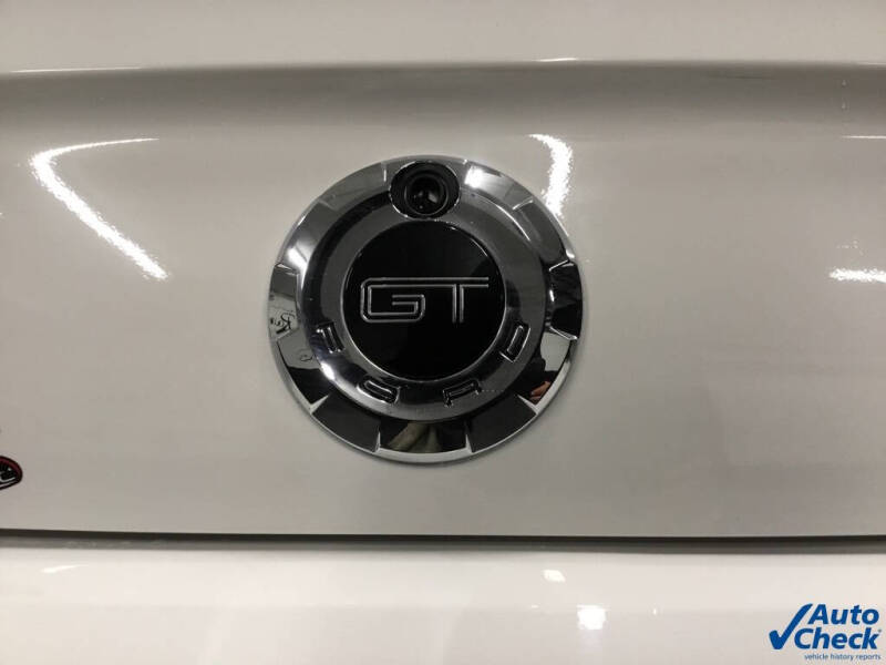 2005 Ford Mustang GT Deluxe