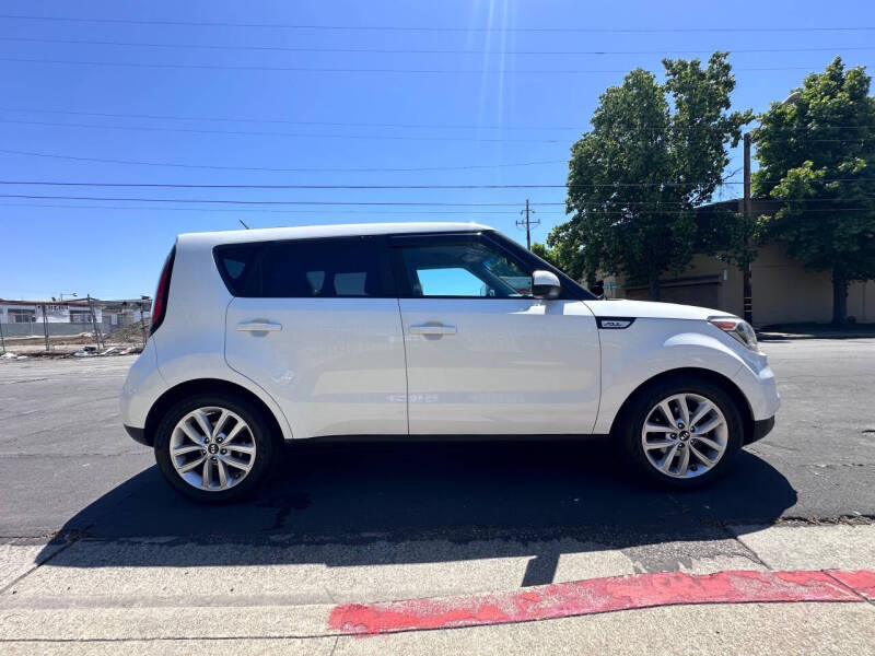 2017 Kia Soul +