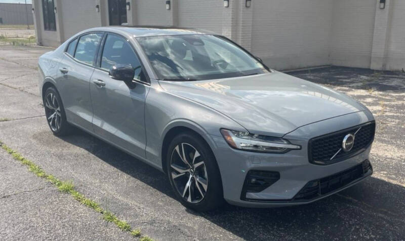 2024 Volvo S60 B5 Core Dark Theme