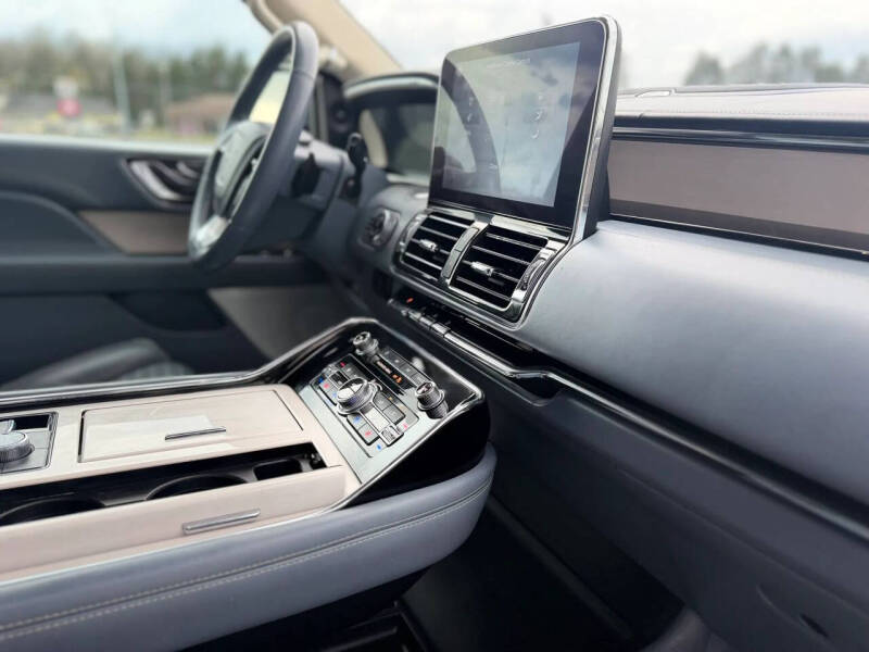 2018 Lincoln Navigator Black Label