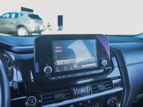 2022 Nissan Pathfinder SV