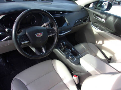 2023 Cadillac XT4 Premium Luxury