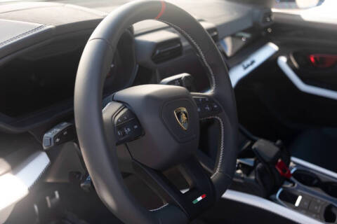 2025 Lamborghini Urus SE