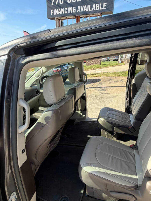 2017 Chrysler Pacifica Touring-L