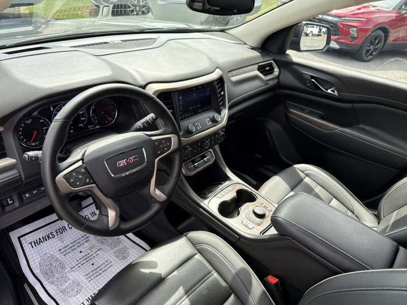 2023 GMC Acadia Denali