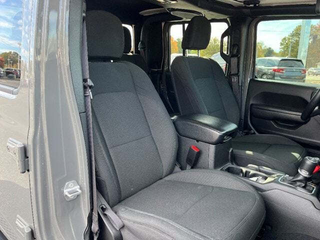 2022 Jeep Gladiator 13