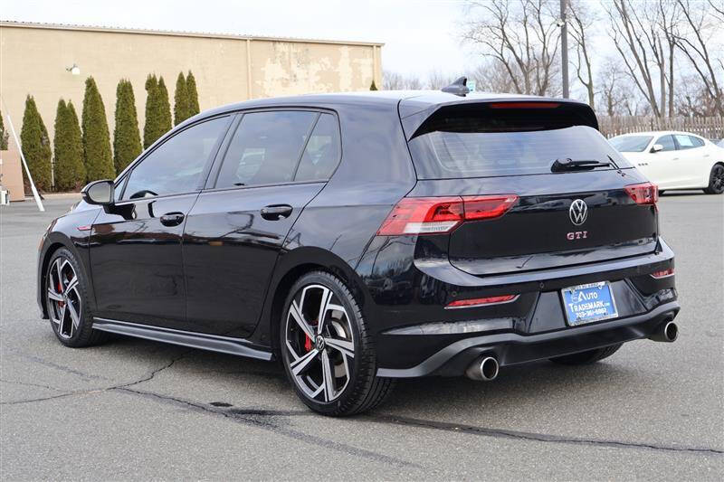 2024 Volkswagen Golf GTI SE