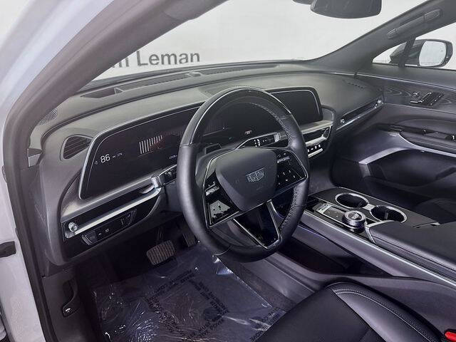 2024 Cadillac LYRIQ Luxury 2