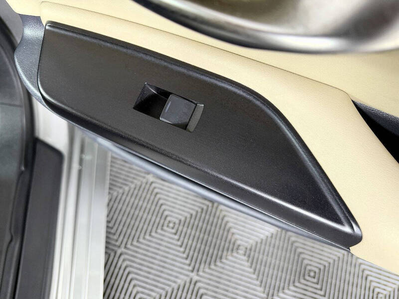 2019 Lexus ES 300h