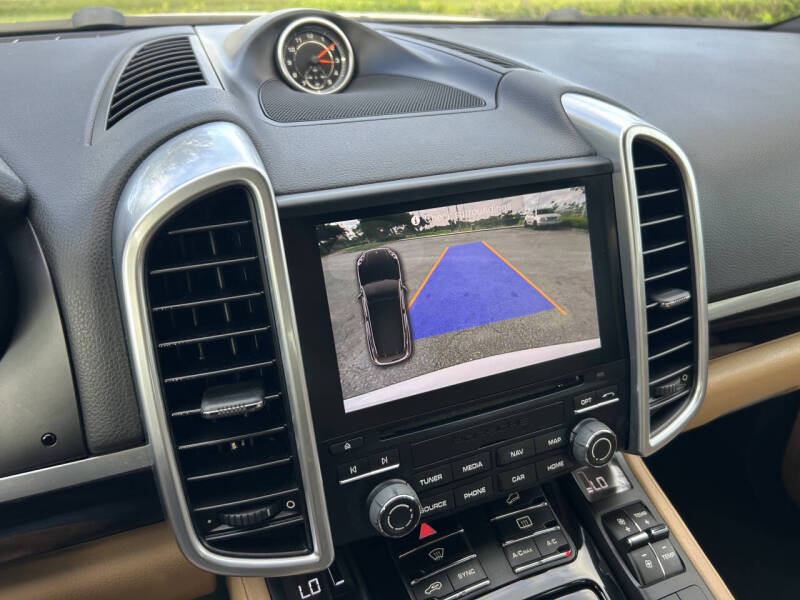 2017 Porsche Cayenne Platinum Edition