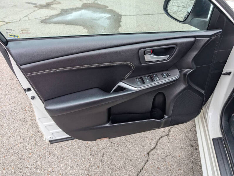 2017 Toyota Camry Hybrid XLE