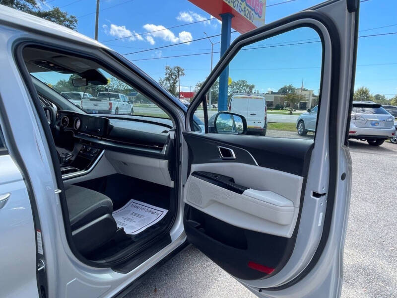 2022 Kia Carnival LX