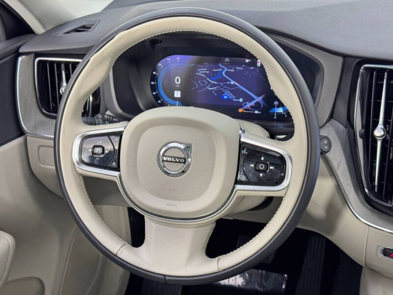 2023 Volvo XC60 B5 Plus Dark Theme