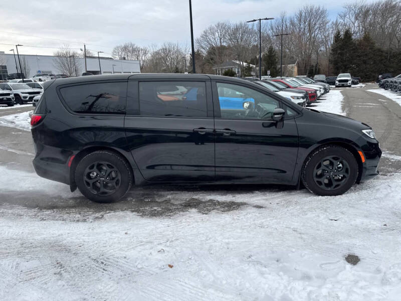 2023 Chrysler Pacifica Plug-In Hybrid Limited