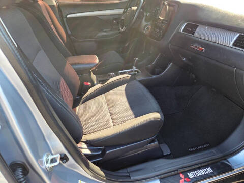 2016 Mitsubishi Outlander SE