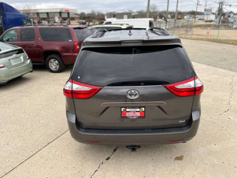 2019 Toyota Sienna XLE 8-Passenger