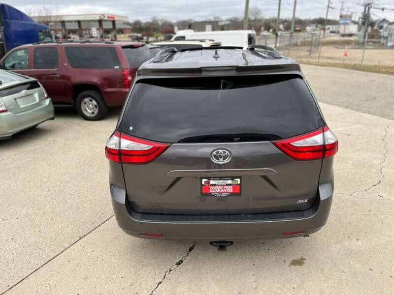 2019 Toyota Sienna XLE 8-Passenger