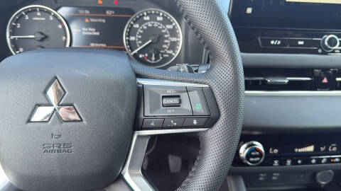 2025 Mitsubishi Outlander SE