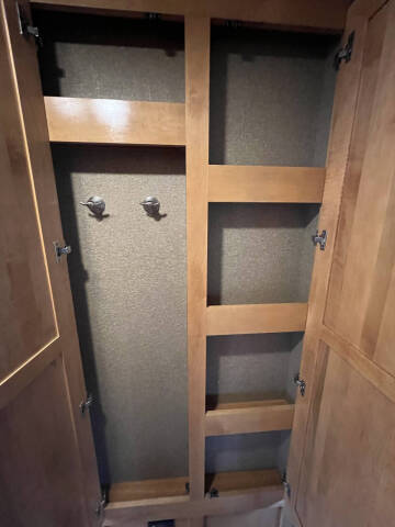 2016 Thor Motor Coach Palazzo 33.2 1 Owner!