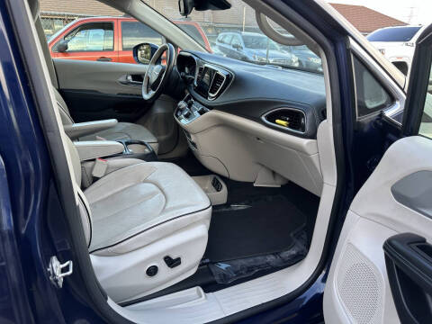 2017 Chrysler Pacifica Hybrid Platinum