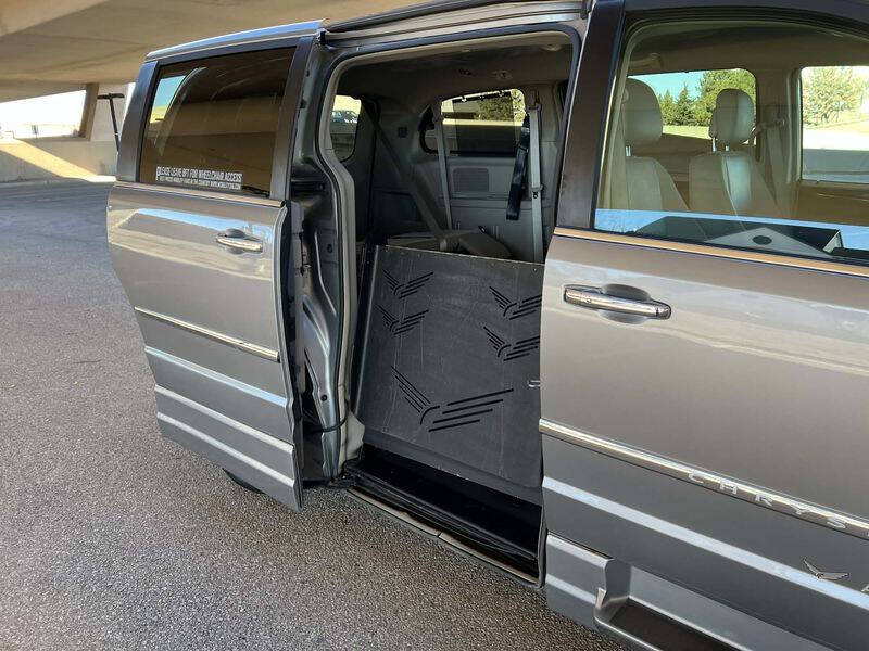 2016 Chrysler Town and Country Touring-L